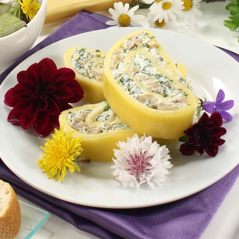 Kaese-Rolle Käse-Rolle mit Frischkäse und Schinken